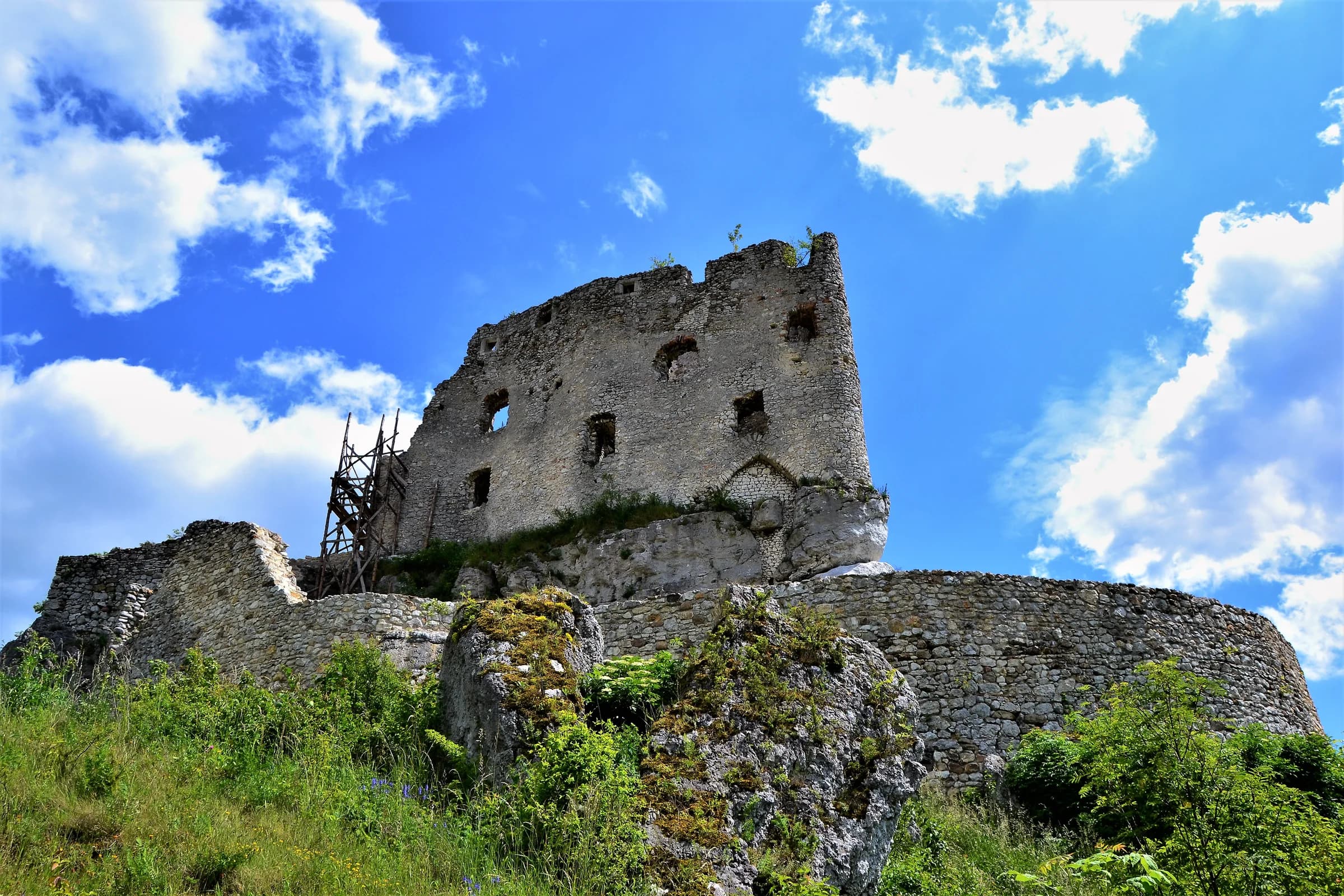 Mirów Castle on the limestone ridge of the Jura