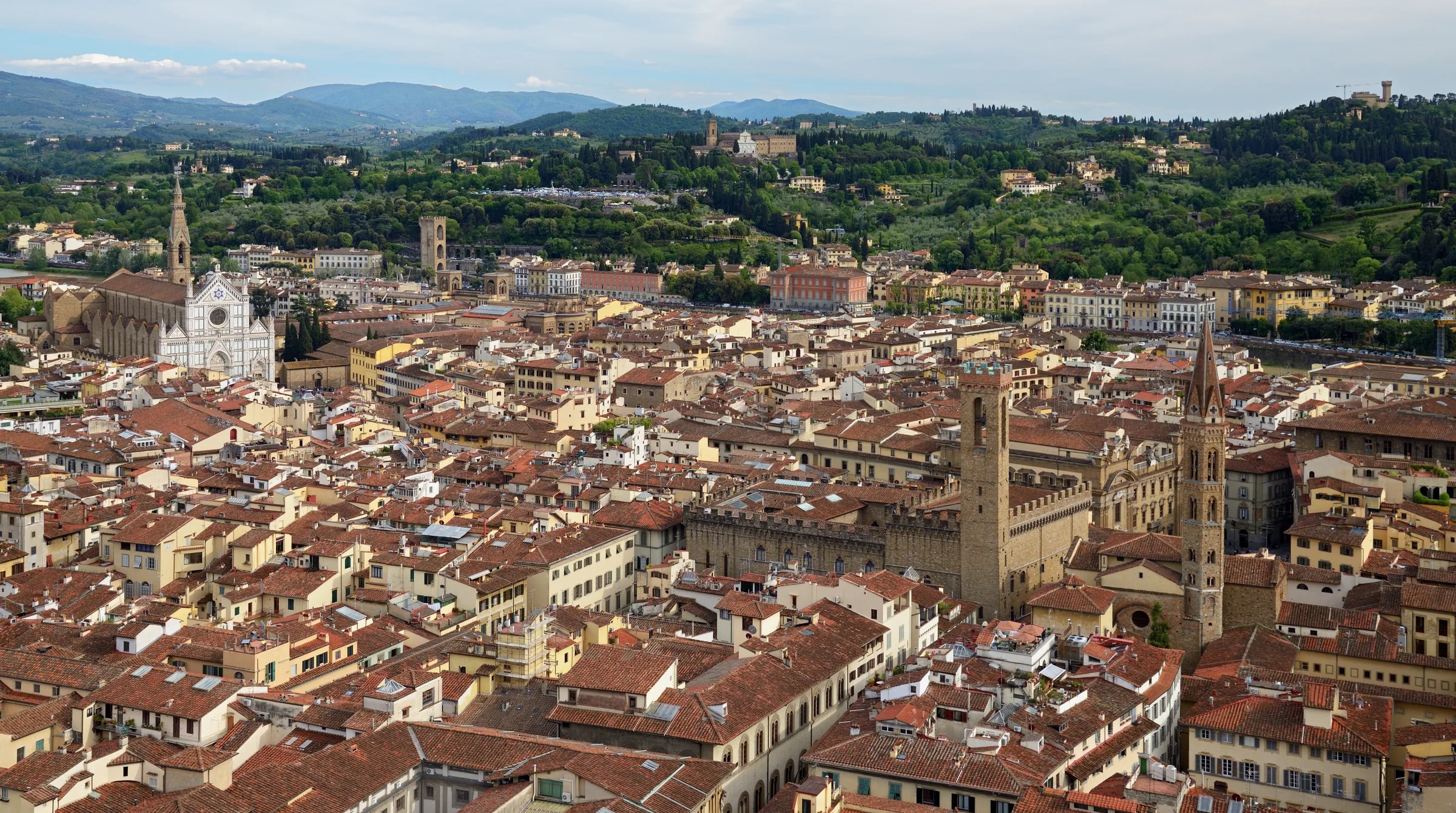 View across Florence toward Piazza della Signoria and Palazzo Vecchio.