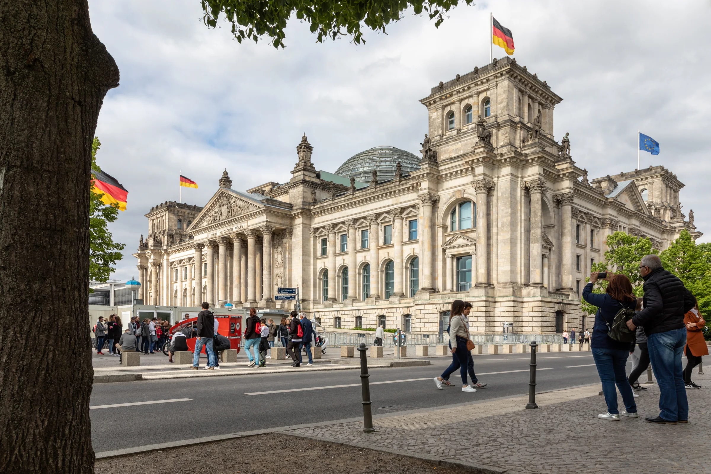 This is a picture of the Berliner Kulturdenkmal ( cultural monument ) with the ID